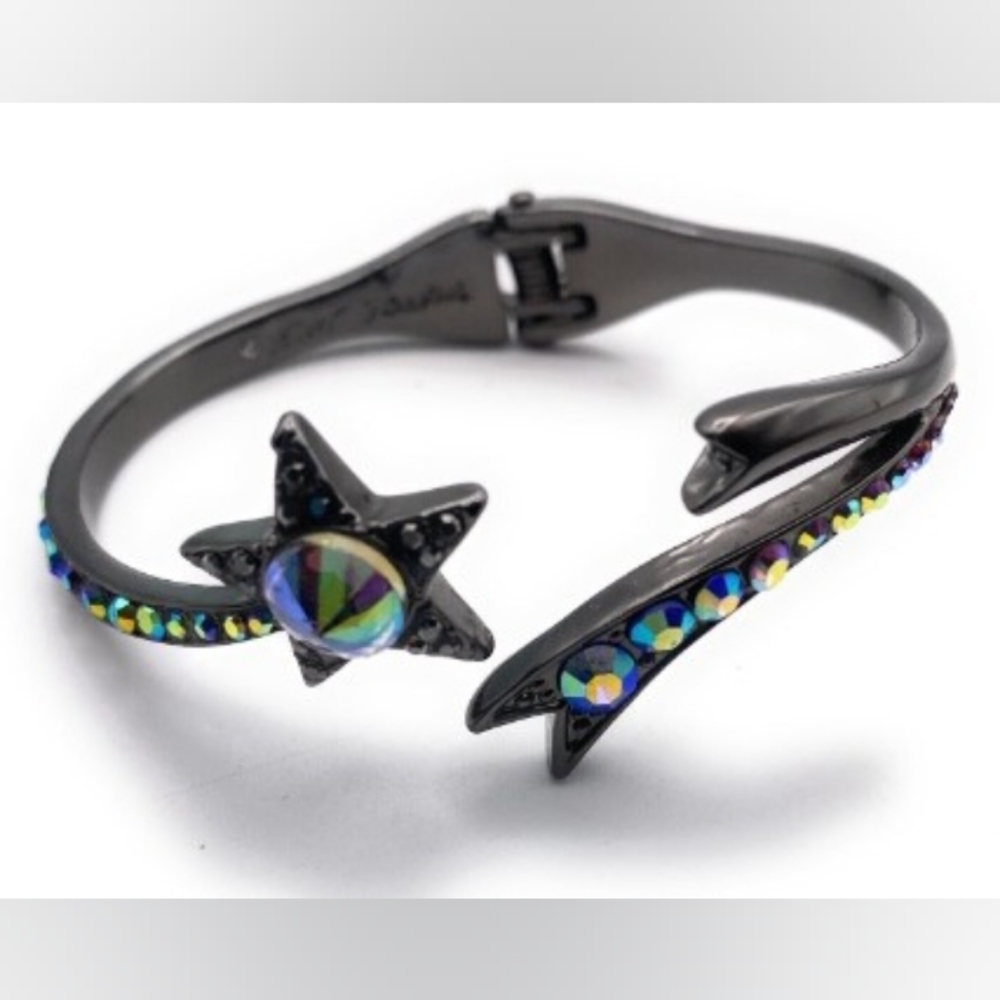 Betsey Johnson Black Shooting Star Hinged bracelet.